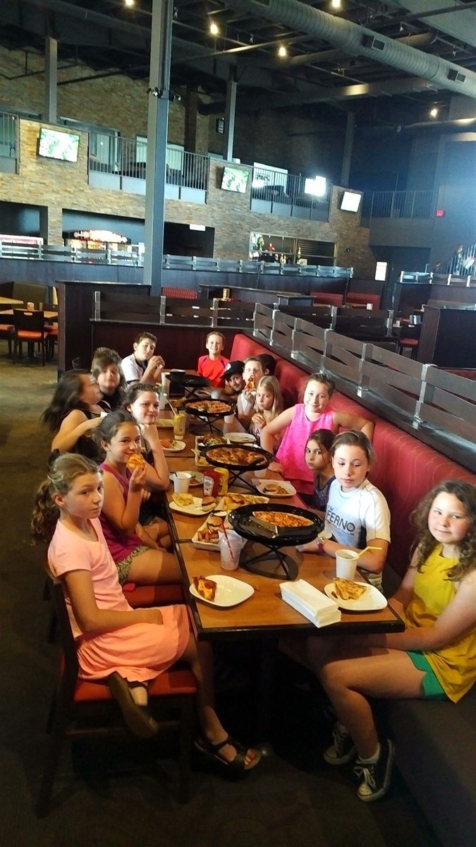 2017-U12-Bowling_Pizza-Party-01.jpg